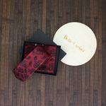 Fashion, accesorii si bijuterii - Barbati - Accesorii barbati - Cravate si papioane barbati - Set cravata si batista, Buticcochet, din material sintetic, 148 x 6 cm, model stilizat, Bordo - SETC238 - Infinity.ro