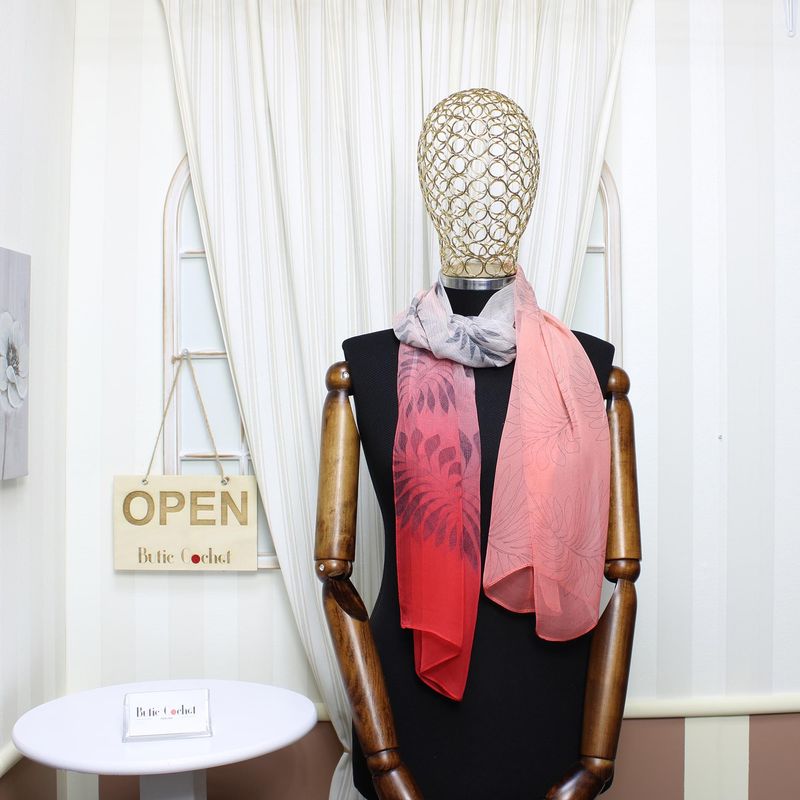 Fashion, accesorii si bijuterii - Femei - Accesorii femei - Esarfe si fulare femei - Esarfa, de dama, Buticcochet, din poliester, imprimeu cu frunze, 50x160 cm, Corai - ES1770 - Infinity.ro