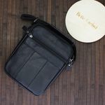 Fashion, accesorii si bijuterii - Barbati - Accesorii barbati - Genti si rucsacuri barbati - Geanta barbateasca, de umar, din piele naturala, RuffRader, 19 x 22 x 6 cm, Negru - GNM37 - Infinity.ro