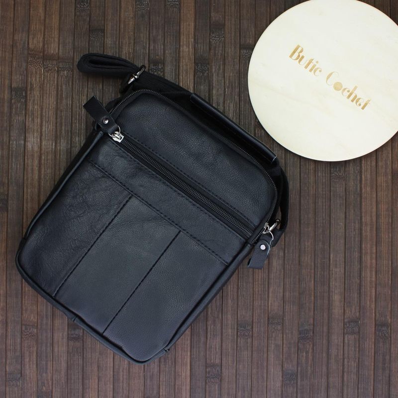 Fashion, accesorii si bijuterii - Barbati - Accesorii barbati - Genti si rucsacuri barbati - Geanta barbateasca, de umar, din piele naturala, RuffRader, 19 x 22 x 6 cm, Negru - GNM37 - Infinity.ro