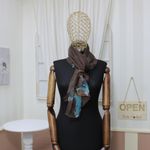 Fashion, accesorii si bijuterii - Femei - Accesorii femei - Esarfe si fulare femei - Esarfa, de dama, Buticcochet, Maro cu trandafiri, 50x160 cm - ES1052 - Infinity.ro