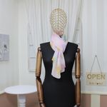 Fashion, accesorii si bijuterii - Femei - Accesorii femei - Esarfe si fulare femei - Esarfa, de dama, Buticcochet, din poliester, Roz cu imprimeu multicolor, 150x50 cm - ES1003 - Infinity.ro