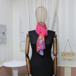 Fashion, accesorii si bijuterii - Femei - Accesorii femei - Esarfe si fulare femei - Esarfa, de dama, Buticcochet, din poliester, Roz cu imprimeu floral multicolor, 150x50 cm - ES1011 - Infinity.ro