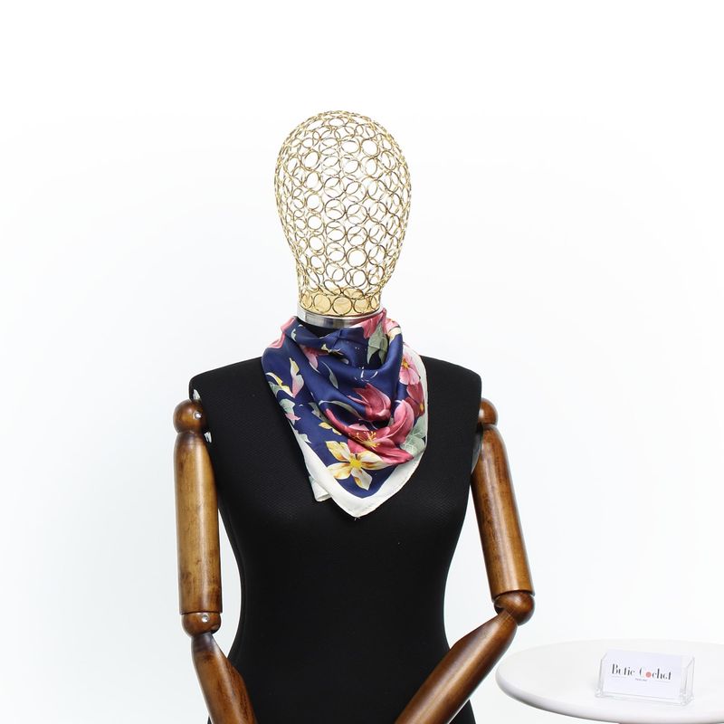 Fashion, accesorii si bijuterii - Femei - Accesorii femei - Esarfe si fulare femei - Esarfa, de dama, 70 x 70 cm, Buticcochet, model floral, Bleumarin - ES2245 - Infinity.ro