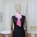 Fashion, accesorii si bijuterii - Femei - Accesorii femei - Esarfe si fulare femei - Esarfa, de dama, Buticcochet, din poliester, Roz cu crini, 150x50 cm - ES1131 - Infinity.ro