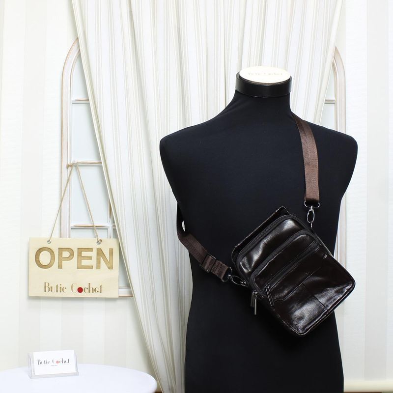 Fashion, accesorii si bijuterii - Barbati - Accesorii barbati - Genti si rucsacuri barbati - Geanta barbateasca, de umar, din piele naturala, ButicCochet, 15 x 18 x 6 cm, Maro inchis - GNM33 - Infinity.ro