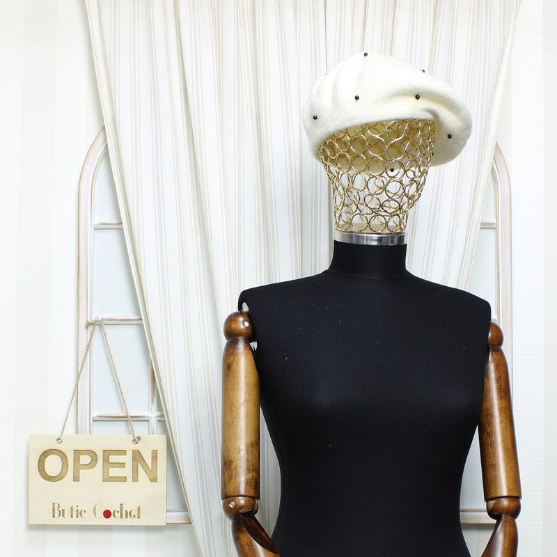 Fashion, accesorii si bijuterii - Femei - Accesorii femei - Caciuli si palarii femei - Bereta de dama, ButicCochet, lana, one size, model cu perle, Alb - BSC577 - Infinity.ro