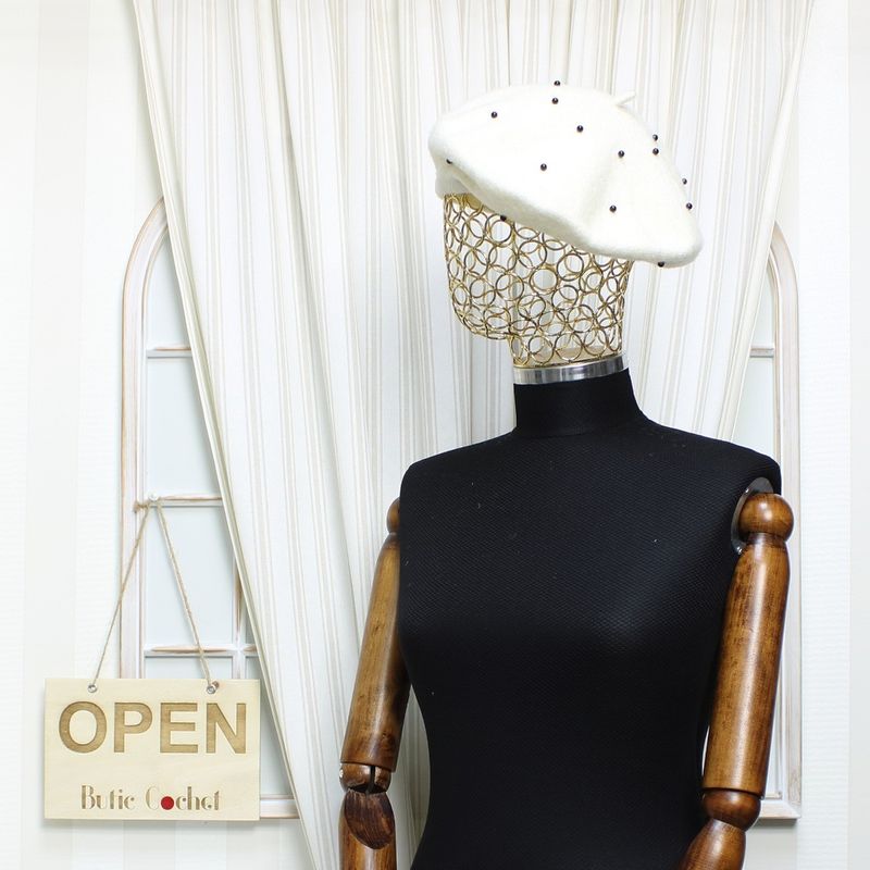 Fashion, accesorii si bijuterii - Femei - Accesorii femei - Caciuli si palarii femei - Bereta de dama, ButicCochet, lana, one size, model cu perle, Alb - BSC577 - Infinity.ro