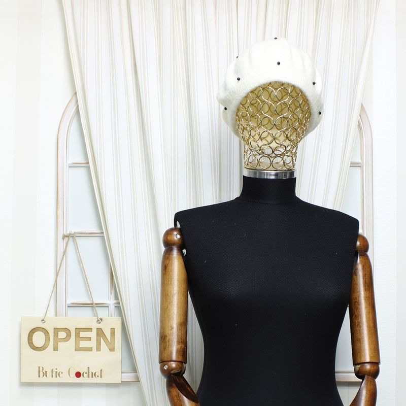 Fashion, accesorii si bijuterii - Femei - Accesorii femei - Caciuli si palarii femei - Bereta de dama, ButicCochet, lana, one size, model cu perle, Alb - BSC577 - Infinity.ro