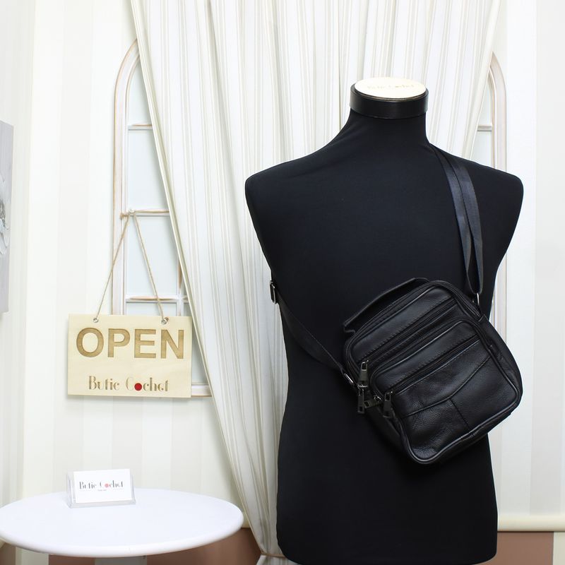 Fashion, accesorii si bijuterii - Barbati - Accesorii barbati - Genti si rucsacuri barbati - Geanta barbateasca, de umar, din piele naturala, ButicCochet, 16 x 18 x 5 cm, Negru - GNM53 - Infinity.ro