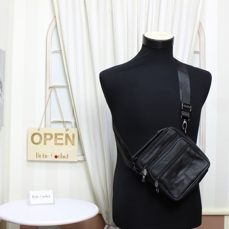Fashion, accesorii si bijuterii - Barbati - Accesorii barbati - Genti si rucsacuri barbati - Geanta barbateasca, de umar, din piele naturala, ButicCochet, 17 x 20 x 4 cm, Negru - GNM47 - Infinity.ro