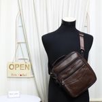Fashion, accesorii si bijuterii - Barbati - Accesorii barbati - Genti si rucsacuri barbati - Geanta barbateasca, de umar, din piele naturala, ButicCochet, 21 x 25 x 7 cm, Maro inchis - GNM30 - Infinity.ro