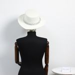 Fashion, accesorii si bijuterii - Femei - Accesorii femei - Caciuli si palarii femei - Palarie dama, ButicCochet, din material sintetic, one size, cu lant decorativ, Alb - PAL1226 - Infinity.ro