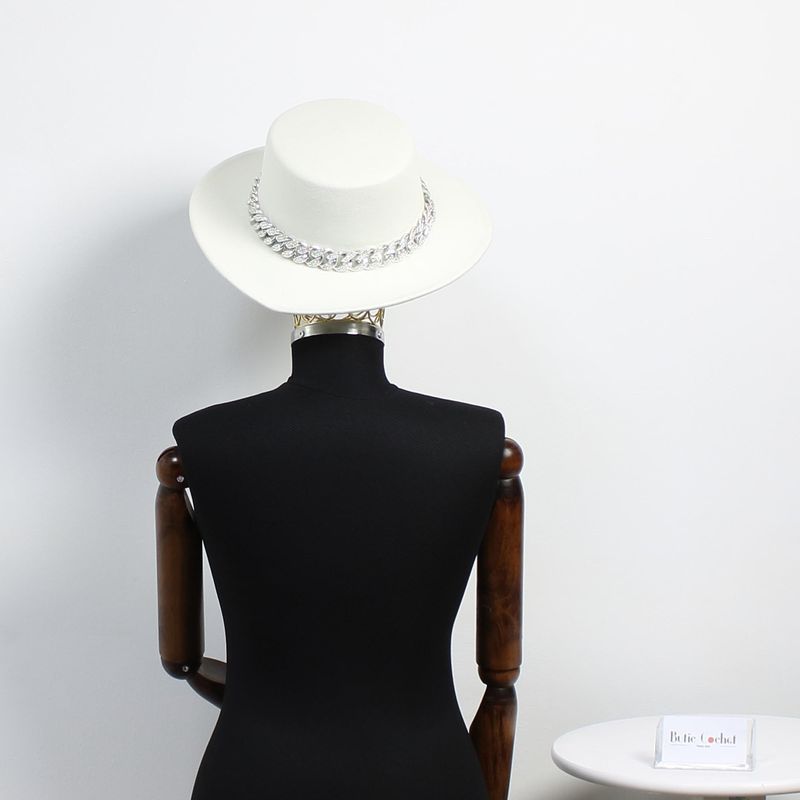 Fashion, accesorii si bijuterii - Femei - Accesorii femei - Caciuli si palarii femei - Palarie dama, ButicCochet, din material sintetic, one size, cu lant decorativ, Alb - PAL1226 - Infinity.ro