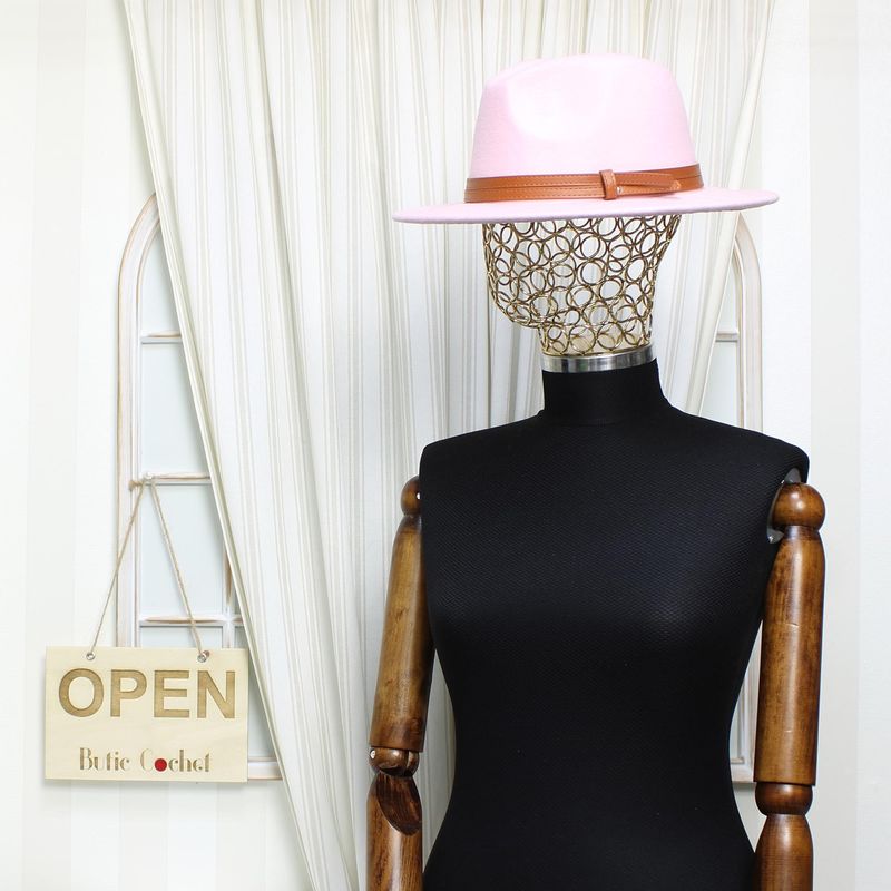 Fashion, accesorii si bijuterii - Femei - Accesorii femei - Caciuli si palarii femei - Palarie dama, ButicCochet, din 35% poliester 65% bumbac, one size, cu banda decorativa, Roz - PAL1213 - Infinity.ro