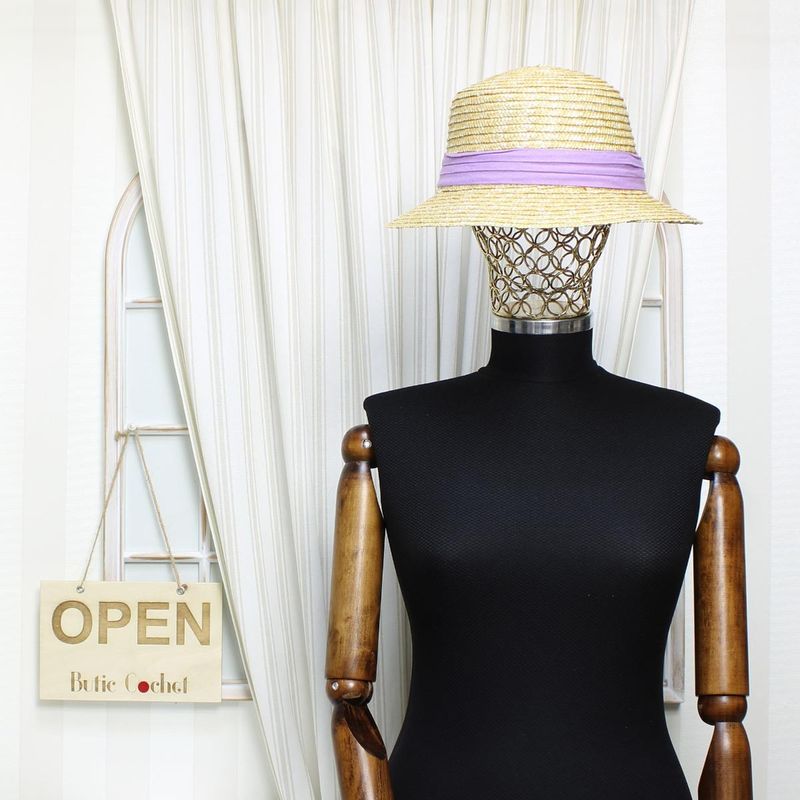Fashion, accesorii si bijuterii - Femei - Accesorii femei - Caciuli si palarii femei - Palarie de soare, dama, Anoul, din paie, one size, bor mic, cu banda decorativa textila, Mov - PAL1231 - Infinity.ro