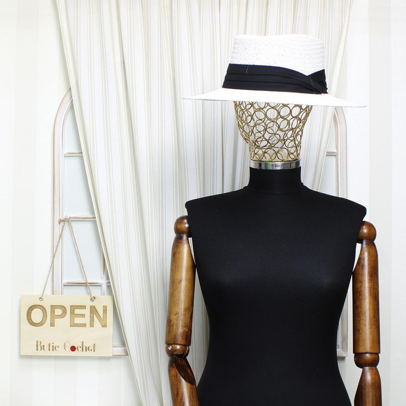 Fashion, accesorii si bijuterii - Femei - Accesorii femei - Caciuli si palarii femei - Palarie de soare, dama, Buticcochet, din paie de hartie, one size, cu banda textila decorativa, Alb cu negru - PAL1256 - Infinity.ro