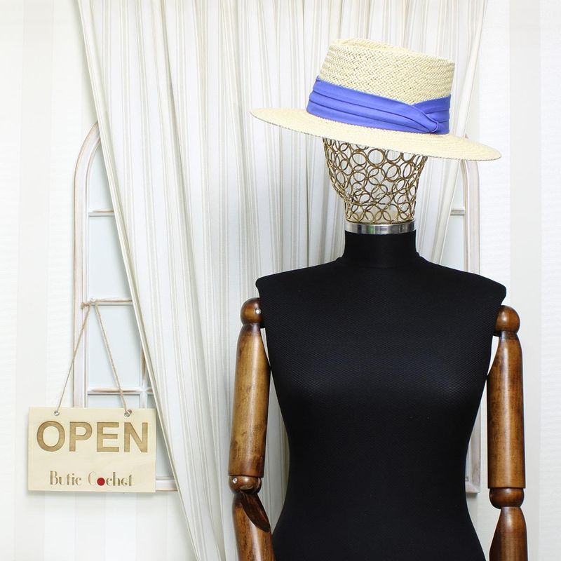 Fashion, accesorii si bijuterii - Femei - Accesorii femei - Caciuli si palarii femei - Palarie de soare, dama, Buticcochet, din paie de hartie, one size, cu banda textila decorativa, Bej cu albastru - PAL1258 - Infinity.ro