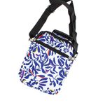 Fashion, accesorii si bijuterii - Barbati - Accesorii barbati - Genti si rucsacuri barbati - Geanta barbateasca, de umar / mana, din material sintetic, ButicCochet, 22 x 16 x 6 cm, 4 compartimente, Alb cu albastru - GNM78 - Infinity.ro