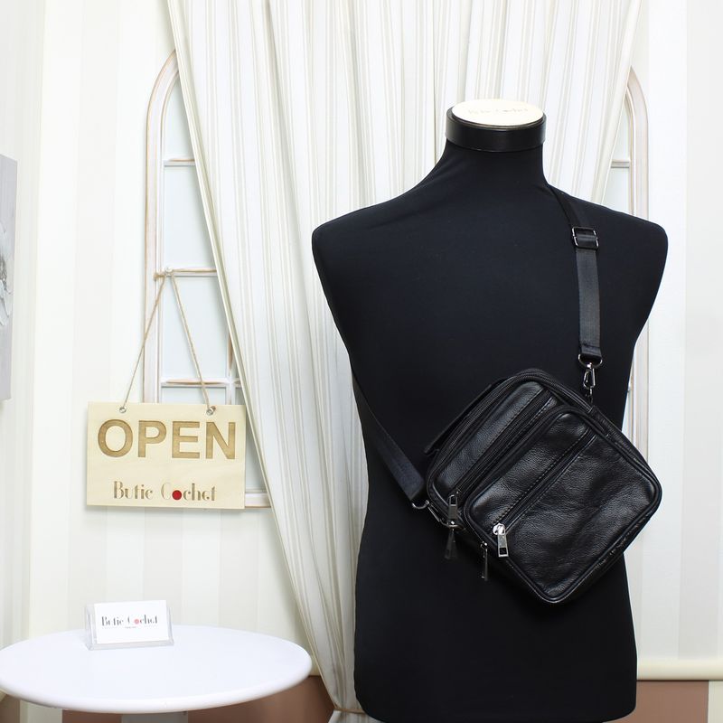 Fashion, accesorii si bijuterii - Barbati - Accesorii barbati - Genti si rucsacuri barbati - Geanta barbateasca, de umar, din piele naturala, ButicCochet, 16 x 19 x 3 cm, Negru - GNM49 - Infinity.ro