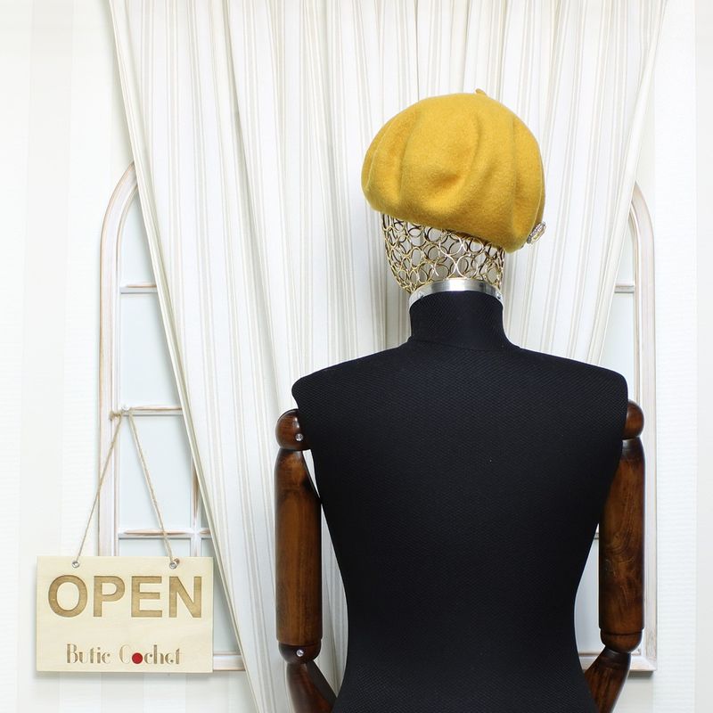 Fashion, accesorii si bijuterii - Femei - Accesorii femei - Caciuli si palarii femei - Bereta de dama, din lana, ButicCochet, one size, model cu strasuri decorative, Galben mustar - BSC563 - Infinity.ro