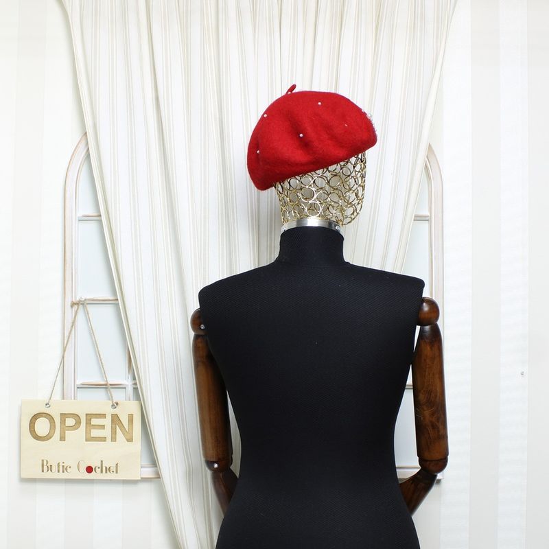 Fashion, accesorii si bijuterii - Femei - Accesorii femei - Caciuli si palarii femei - Bereta de dama, din lana, ButicCochet, one size, model cu strasuri si perle, Rosu - BSC545 - Infinity.ro