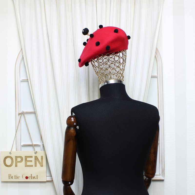 Fashion, accesorii si bijuterii - Femei - Accesorii femei - Caciuli si palarii femei - Bereta de dama, din lana, ButicCochet, one size, model cu ciupercuta si ciucuri, Rosu - BSC547 - Infinity.ro