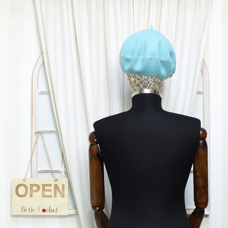 Fashion, accesorii si bijuterii - Femei - Accesorii femei - Caciuli si palarii femei - Bereta de dama, din lana, ButicCochet, one size, cu nasturi decorativi, Albastru deschis - BSC569 - Infinity.ro