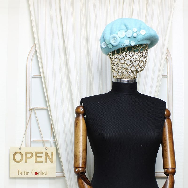Fashion, accesorii si bijuterii - Femei - Accesorii femei - Caciuli si palarii femei - Bereta de dama, din lana, ButicCochet, one size, cu nasturi decorativi, Albastru deschis - BSC569 - Infinity.ro