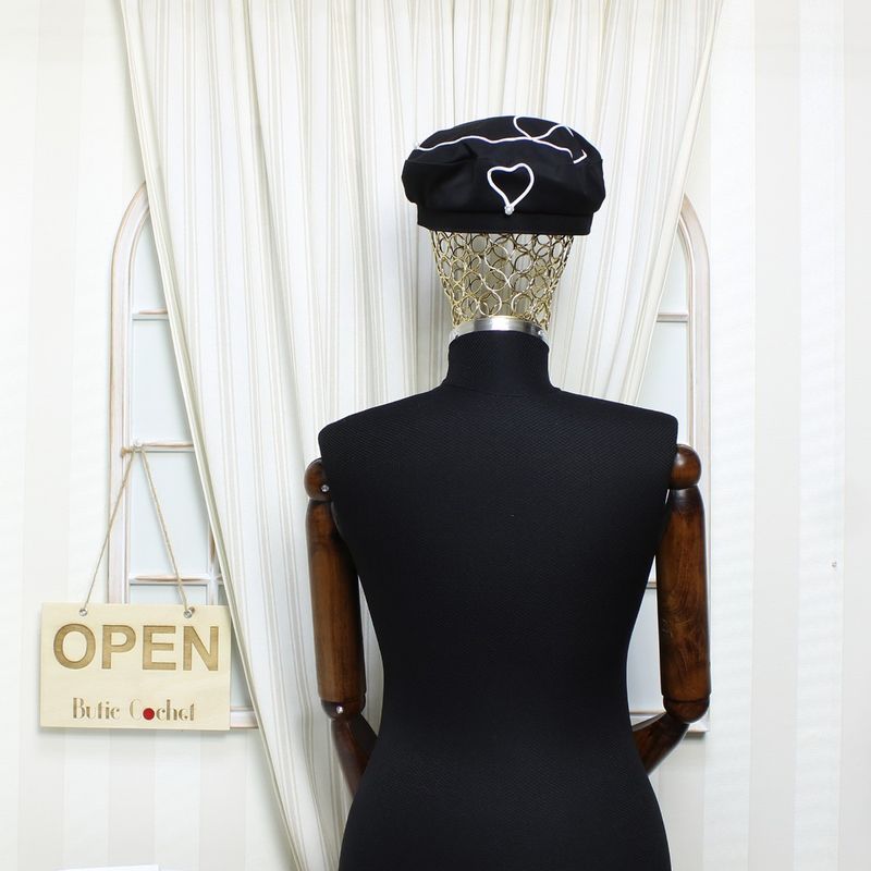 Fashion, accesorii si bijuterii - Femei - Accesorii femei - Caciuli si palarii femei - Bereta de dama, din material sintetic, ButicCochet, One size, model stilizat, Negru- BSC554 - Infinity.ro