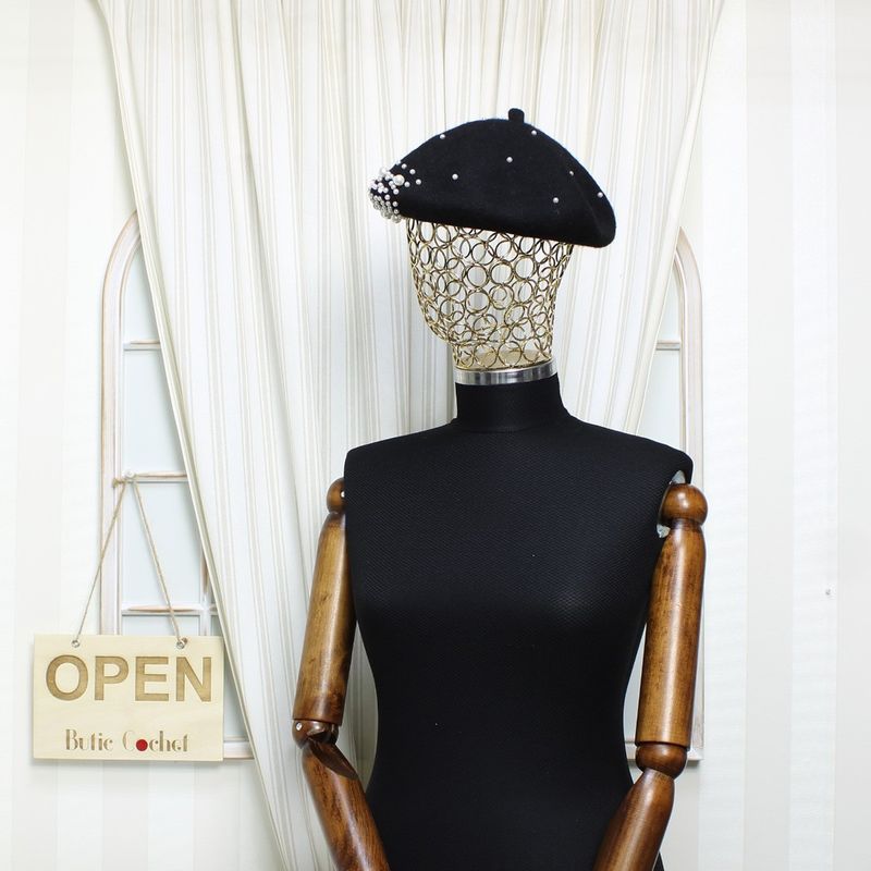 Fashion, accesorii si bijuterii - Femei - Accesorii femei - Caciuli si palarii femei - Bereta de dama, din lana, ButicCochet, one size, model cu strasuri si perle, Negru - BSC542 - Infinity.ro