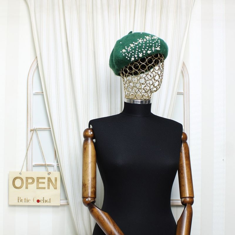 Fashion, accesorii si bijuterii - Femei - Accesorii femei - Caciuli si palarii femei - Bereta de dama, din lana, ButicCochet, one size, model cu strasuri si perle, Verde - BSC543 - Infinity.ro