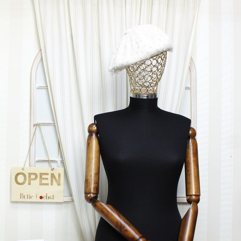 Fashion, accesorii si bijuterii - Femei - Accesorii femei - Caciuli si palarii femei - Bereta de dama, din poliester, ButicCochet, 57 cm, model cu voaleta, Crem - BSC552 - Infinity.ro