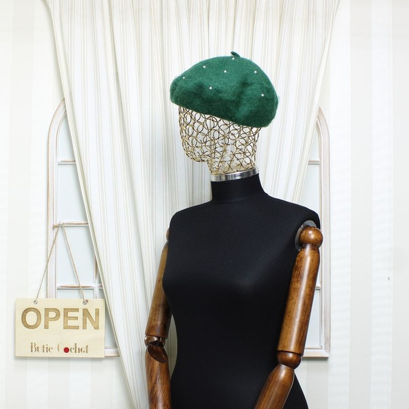 Fashion, accesorii si bijuterii - Femei - Accesorii femei - Caciuli si palarii femei - Bereta de dama, din lana, ButicCochet, one size, model cu strasuri si perle, Verde - BSC543 - Infinity.ro
