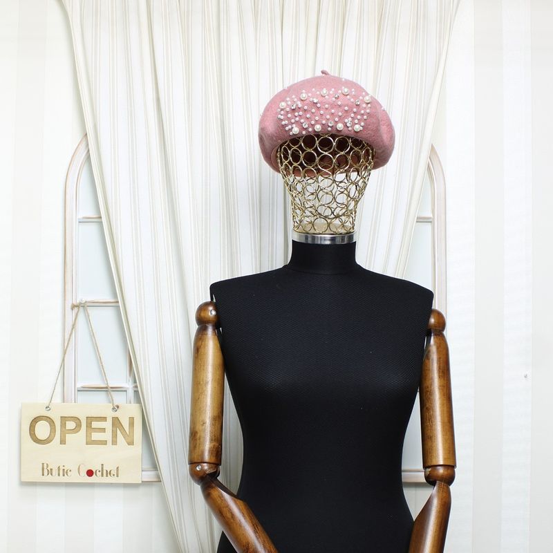 Fashion, accesorii si bijuterii - Femei - Accesorii femei - Caciuli si palarii femei - Bereta de dama, din lana, ButicCochet, one size, model cu strasuri si perle, Roz - BSC544 - Infinity.ro