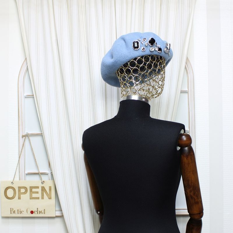 Fashion, accesorii si bijuterii - Femei - Accesorii femei - Caciuli si palarii femei - Bereta de dama, din lana, ButicCochet, one size, model cu strasuri decorative, Albastru deschis - BSC541 - Infinity.ro