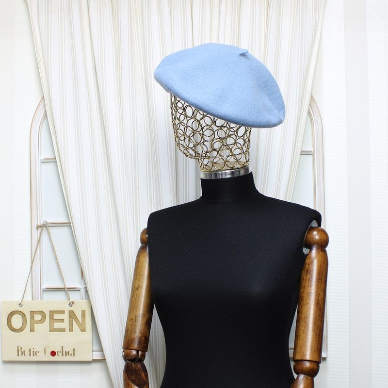 Fashion, accesorii si bijuterii - Femei - Accesorii femei - Caciuli si palarii femei - Bereta de dama, din lana, ButicCochet, one size, model cu strasuri decorative, Albastru deschis - BSC541 - Infinity.ro