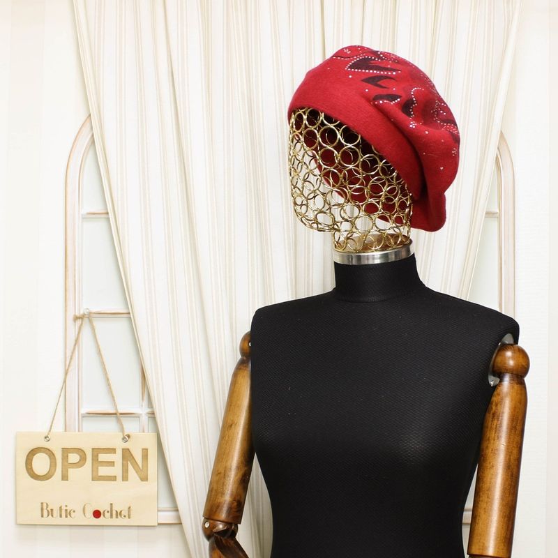 Fashion, accesorii si bijuterii - Femei - Accesorii femei - Caciuli si palarii femei - Bereta de dama, Buticcochet, one size, model cu floare si strasuri, Visiniu - BSC415 - Infinity.ro