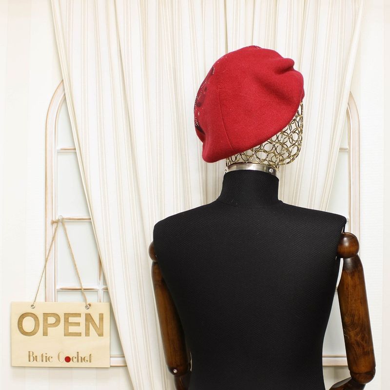 Fashion, accesorii si bijuterii - Femei - Accesorii femei - Caciuli si palarii femei - Bereta de dama, Buticcochet, one size, model cu floare si strasuri, Visiniu - BSC415 - Infinity.ro