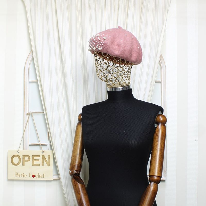 Fashion, accesorii si bijuterii - Femei - Accesorii femei - Caciuli si palarii femei - Bereta de dama, din lana, ButicCochet, one size, model cu strasuri si perle, Roz - BSC544 - Infinity.ro