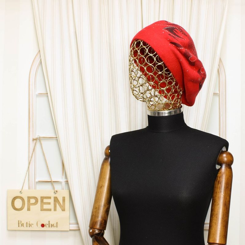 Fashion, accesorii si bijuterii - Femei - Accesorii femei - Caciuli si palarii femei - Bereta de dama, Buticcochet, one size, model cu floare si strasuri, Rosu - BSC409 - Infinity.ro