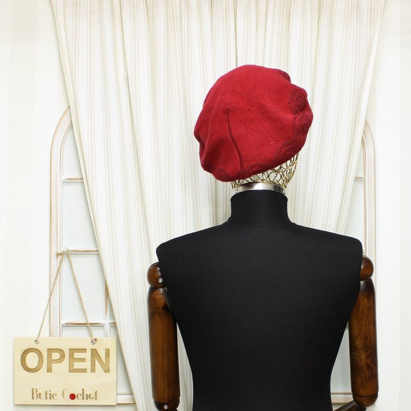 Fashion, accesorii si bijuterii - Femei - Accesorii femei - Caciuli si palarii femei - Bereta de dama, Buticcochet, one size, cu detaliu metalic argintiu, Visiniu - BSC458 - Infinity.ro
