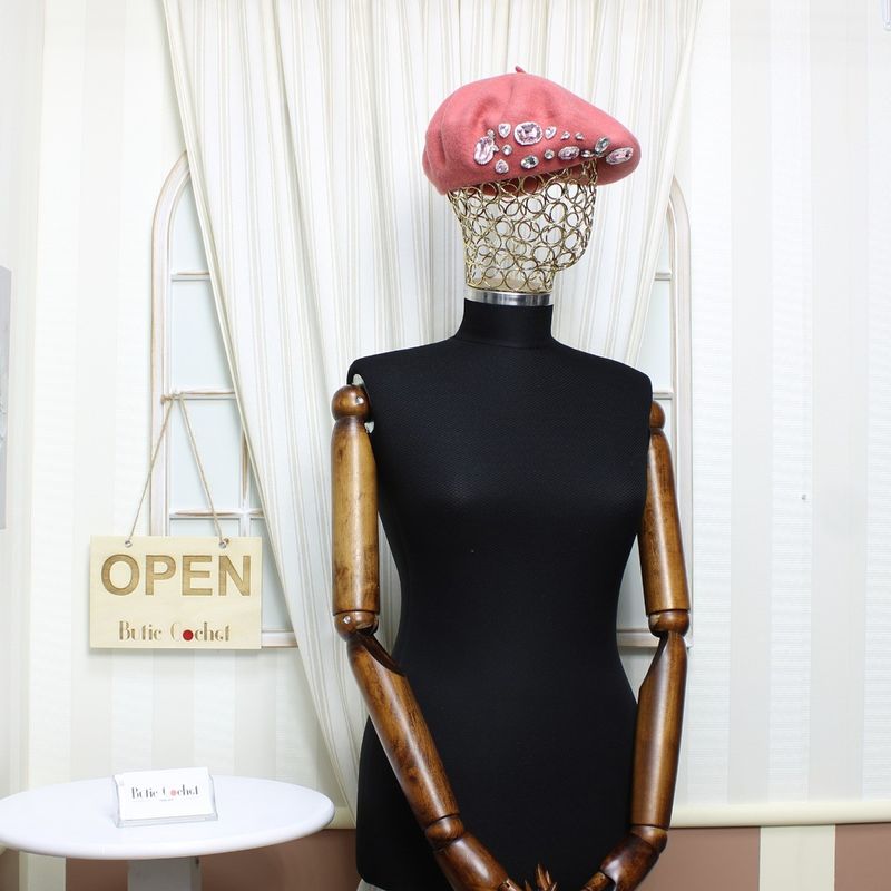 Fashion, accesorii si bijuterii - Femei - Accesorii femei - Caciuli si palarii femei - Bereta de dama, din lana, ButicCochet, one size, model cu strasuri decorative, Roz somon - BSC572 - Infinity.ro
