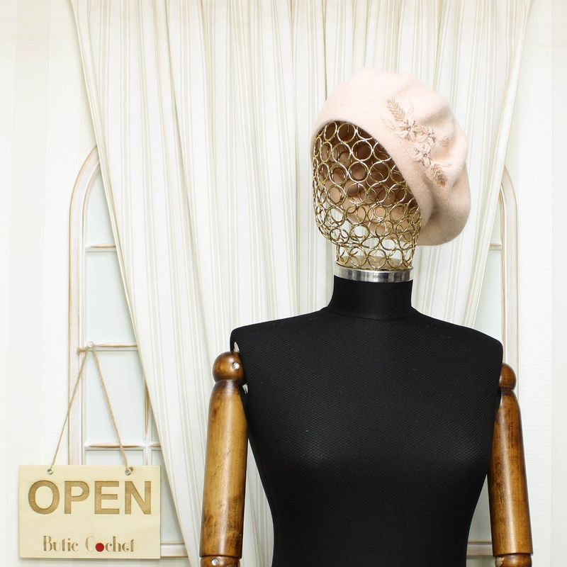 Fashion, accesorii si bijuterii - Femei - Accesorii femei - Caciuli si palarii femei - Bereta de dama, Buticcochet, one size, lana, model cu flori si bilute, Roz - BSC438 - Infinity.ro