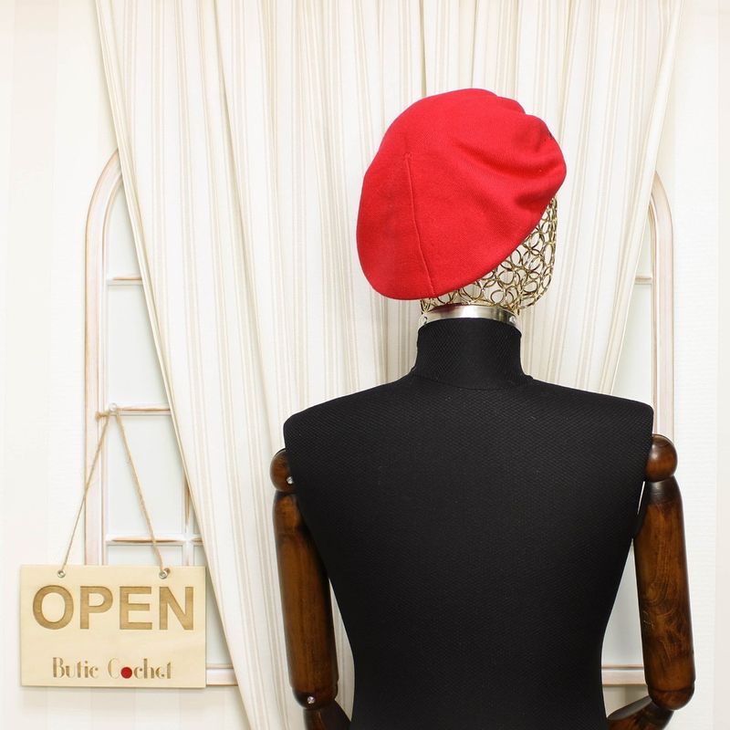Fashion, accesorii si bijuterii - Femei - Accesorii femei - Caciuli si palarii femei - Bereta de dama, Buticcochet, one size, Viscoza, model cu strasuri, Rosu - BSC444 - Infinity.ro