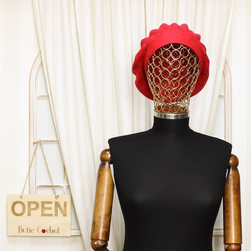 Fashion, accesorii si bijuterii - Femei - Accesorii femei - Caciuli si palarii femei - Bereta de dama, Buticcochet, one size, Viscoza, model cu strasuri, Rosu - BSC444 - Infinity.ro