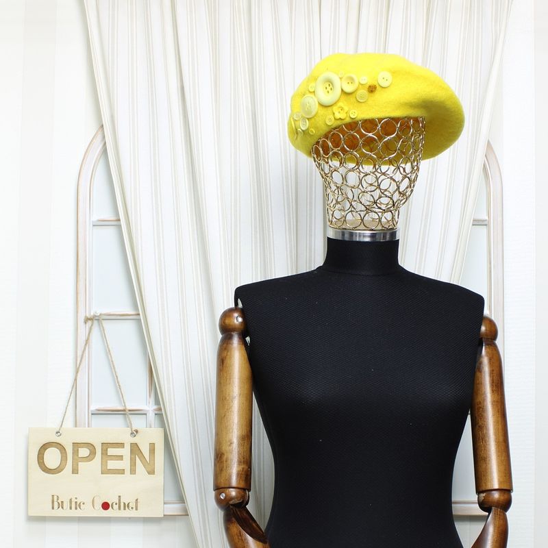 Fashion, accesorii si bijuterii - Femei - Accesorii femei - Caciuli si palarii femei - Bereta de dama, din lana, ButicCochet, one size, cu nasturi decorativi, Galben - BSC565 - Infinity.ro