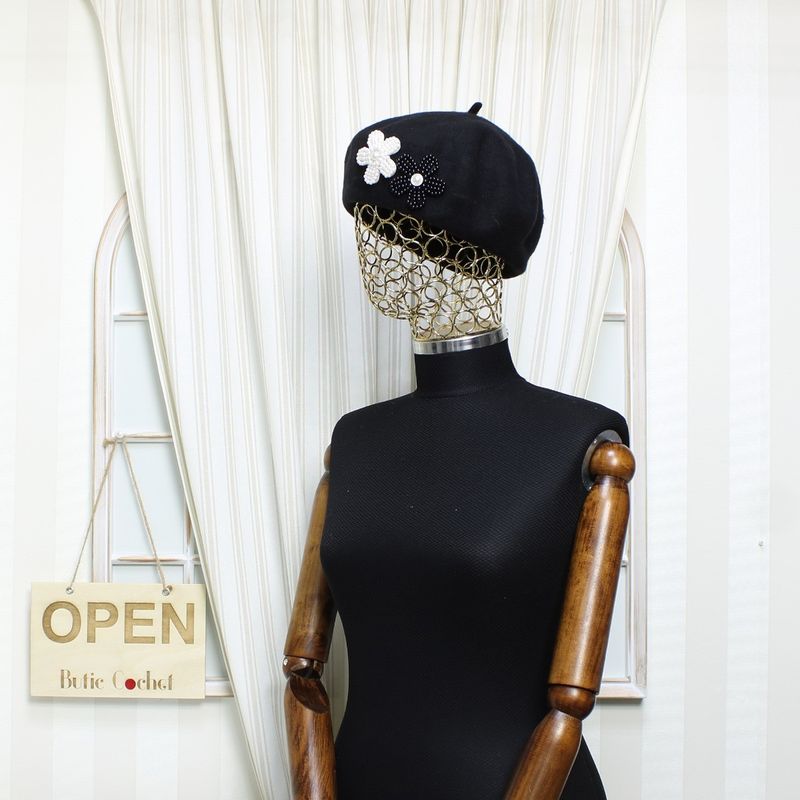 Fashion, accesorii si bijuterii - Femei - Accesorii femei - Caciuli si palarii femei - Bereta de dama, din lana, ButicCochet, one size, model cu flori din perle, Negru - BSC551 - Infinity.ro