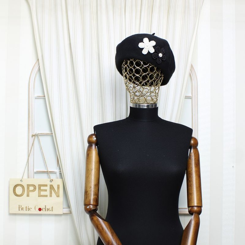 Fashion, accesorii si bijuterii - Femei - Accesorii femei - Caciuli si palarii femei - Bereta de dama, din lana, ButicCochet, one size, model cu flori din perle, Negru - BSC551 - Infinity.ro