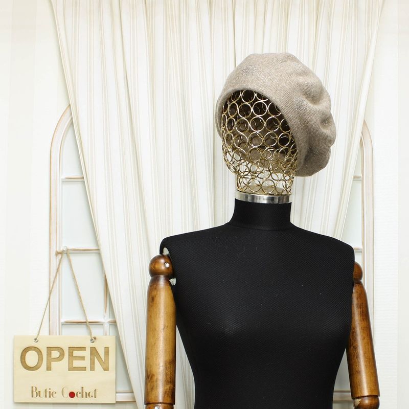 Fashion, accesorii si bijuterii - Femei - Accesorii femei - Caciuli si palarii femei - Bereta de dama, Buticcochet, one size, lana, model cu fir metalic, Bej - BSC426 - Infinity.ro